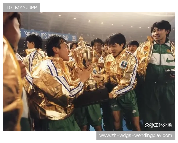 国安三球完胜问鼎足协杯 队史第五次捧起冠军奖杯